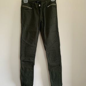 Forever 21  khaki skinny pant